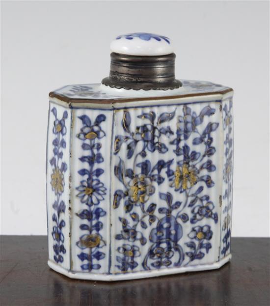 A Chinese export blue and white tea caddy, Kangxi period, 11.3cm